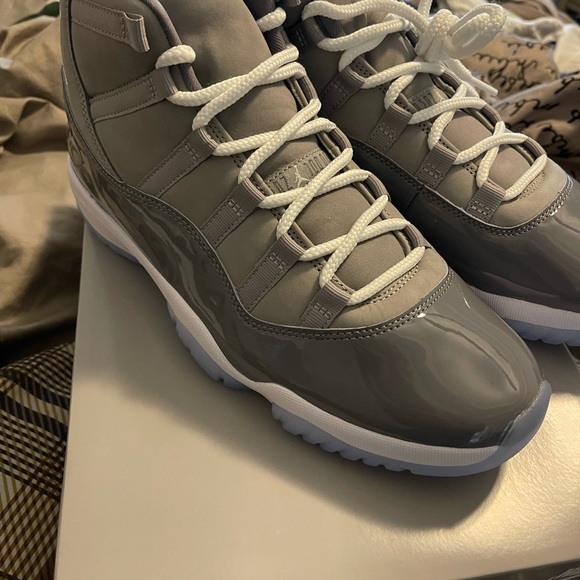 Cool Grey Air Jordans 11s size 11 - Picture 4 of 9